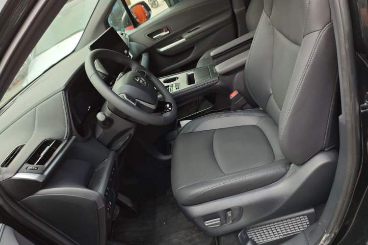 Used Toyota Granvia 2026 Model 2.5L Hybrid Prestige PLUS Edition Left Front Seat