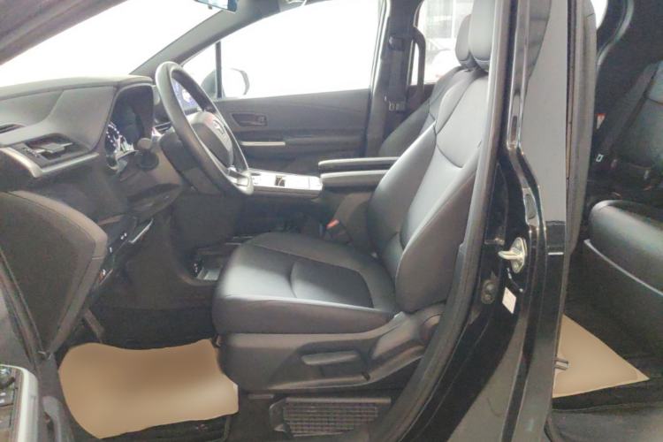 Used Toyota Granvia 2026 Model 2.5L Hybrid Comfort Edition Left Front Seat