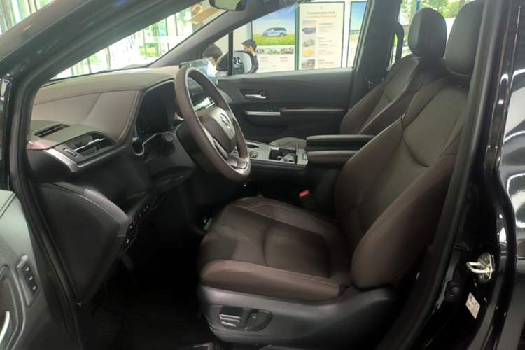 Used Toyota Granvia 2026 Model 2.5L Hybrid Prestige PLUS Four-Wheel Drive Edition Left Front Seat