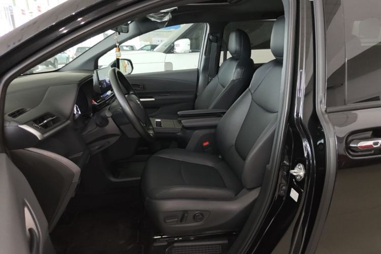 Used Toyota Granvia 2026 Model 2.5L Hybrid Luxury Edition Left Front Seat