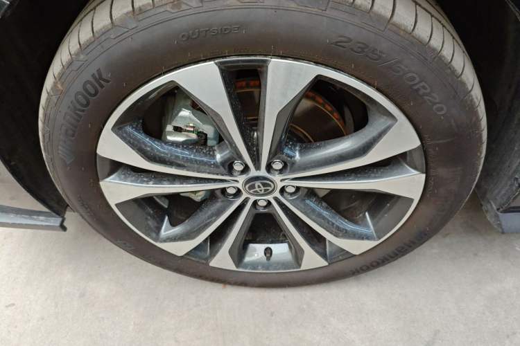 Used Toyota Granvia 2026 Model 2.5L Hybrid Prestige PLUS Edition Left Front Wheel Hub