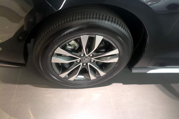 Used Toyota Granvia 2026 Model 2.5L Hybrid Prestige PLUS Four-Wheel Drive Edition Left Front Wheel Hub
