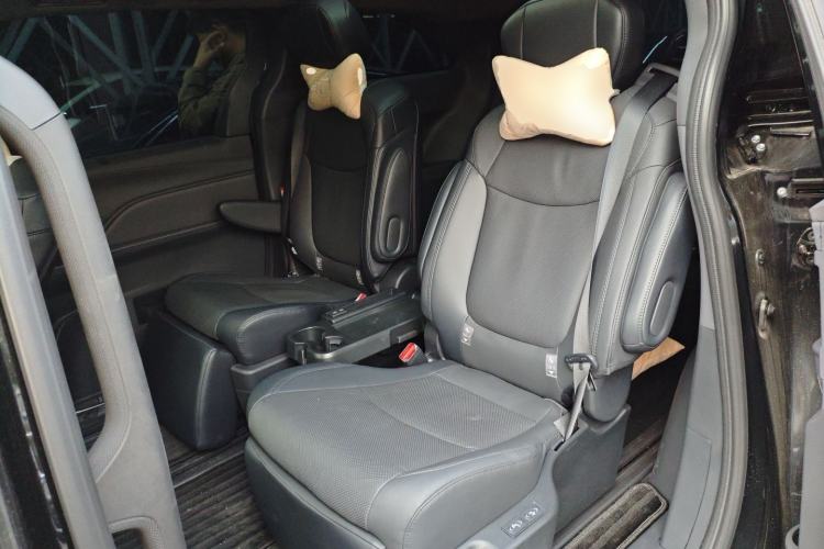 Used Toyota Granvia 2026 Model 2.5L Hybrid Prestige PLUS Edition Left Rear Seat