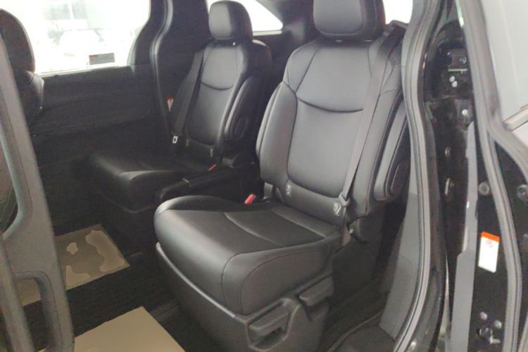 Used Toyota Granvia 2026 Model 2.5L Hybrid Comfort Edition Left Rear Seat