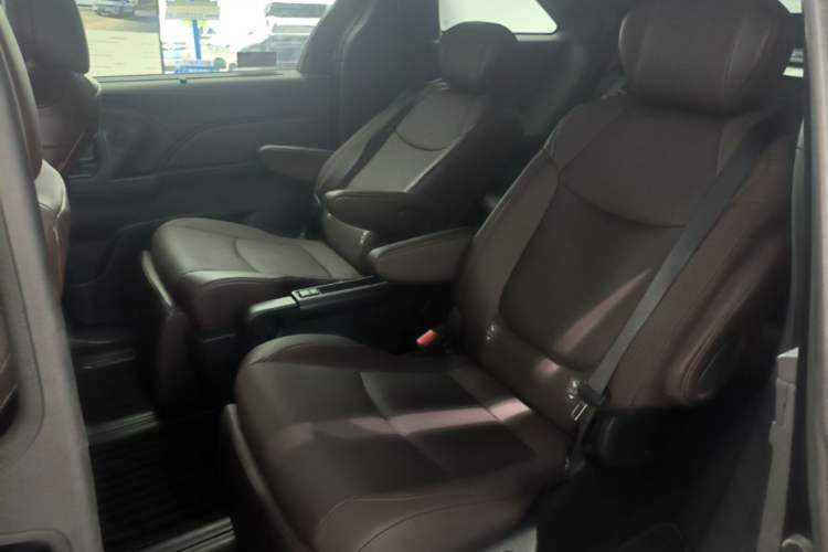 Used Toyota Granvia 2026 Model 2.5L Hybrid Prestige PLUS Four-Wheel Drive Edition Left Rear Seat