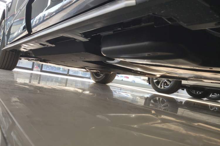 Used Toyota Granvia 2026 Model 2.5L Hybrid Prestige PLUS Four-Wheel Drive Edition Left Side Sill