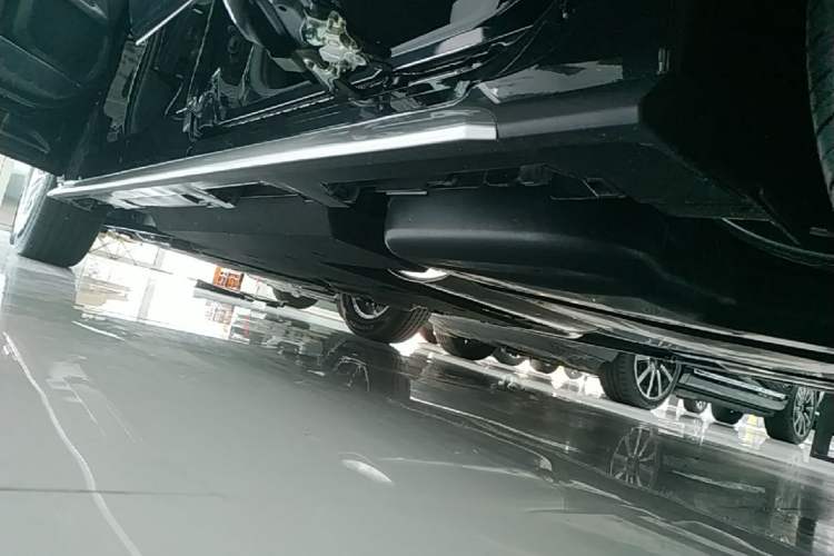 Used Toyota Granvia 2026 Model 2.5L Hybrid Comfort Edition Left Side Sill