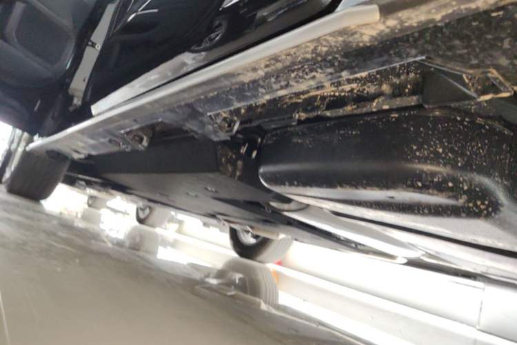 Used Toyota Granvia 2026 Model 2.5L Hybrid Comfort Edition Left Side Sill