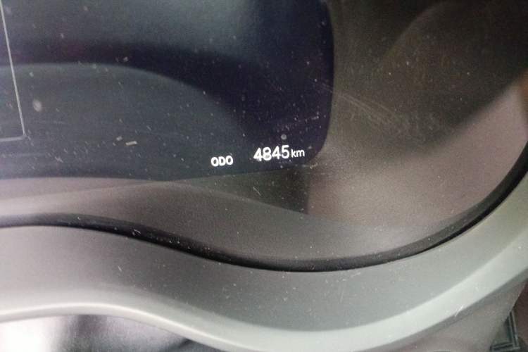 Used Toyota Granvia 2026 Model 2.5L Hybrid Prestige MAX Four-Wheel Drive Edition Odometer Close Up