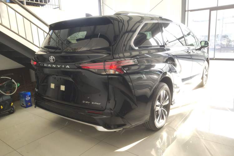 Used Toyota Granvia 2026 Model 2.5L Hybrid Prestige PLUS Four-Wheel Drive Edition Rear Right 45 Deg
