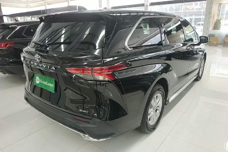 Used Toyota Granvia 2026 Model 2.5L Hybrid Comfort Edition Rear Right 45 Deg