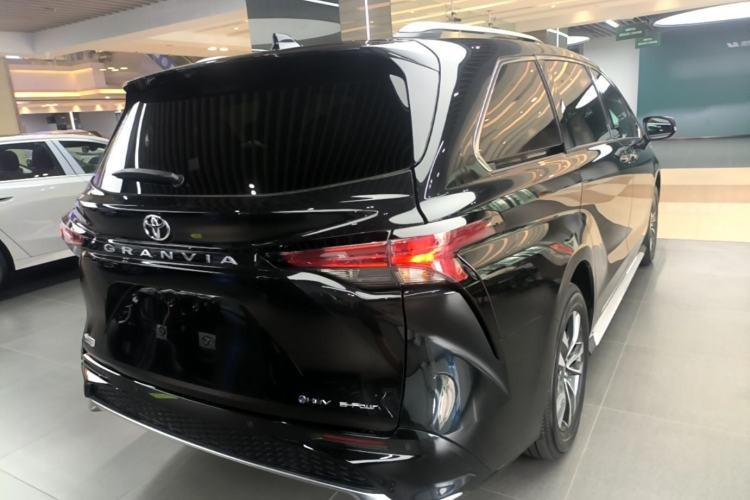 Used Toyota Granvia 2026 Model 2.5L Hybrid Prestige PLUS Four-Wheel Drive Edition Rear Right 45 Deg