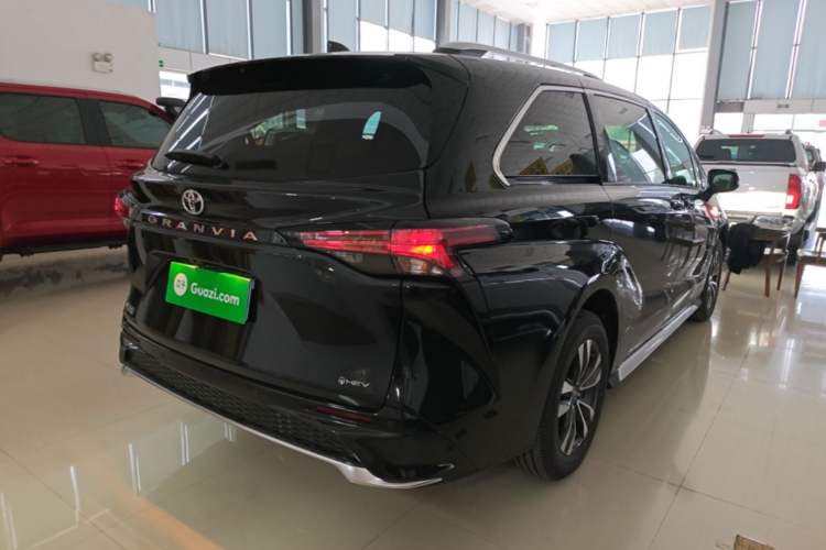 Used Toyota Granvia 2026 Model 2.5L Hybrid Luxury Edition Rear Right 45 Deg