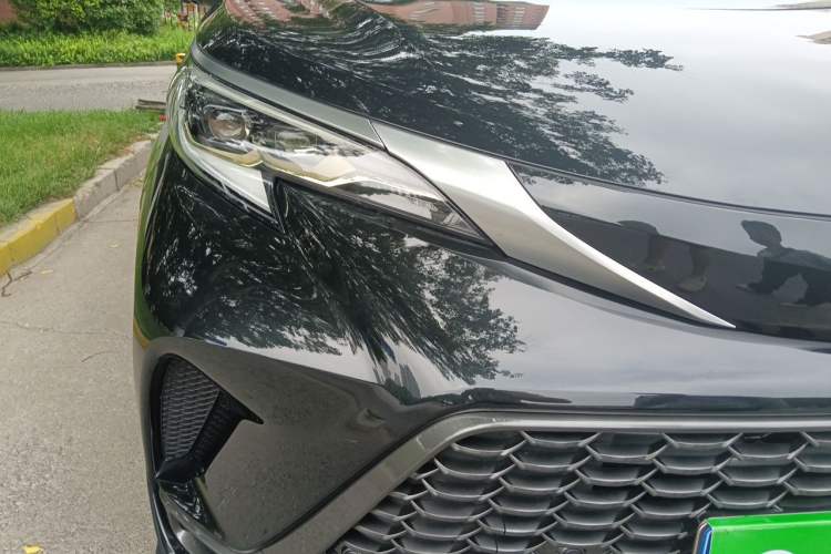 Used Toyota Granvia 2026 Model 2.5L Hybrid Prestige MAX Four-Wheel Drive Edition Right Front Headlight
