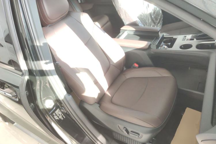 Used Toyota Granvia 2026 Model 2.5L Hybrid Prestige PLUS Four-Wheel Drive Edition Right Front Seat