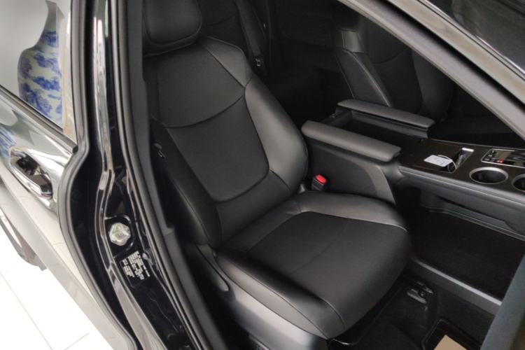 Used Toyota Granvia 2026 Model 2.5L Hybrid Comfort Edition Right Front Seat