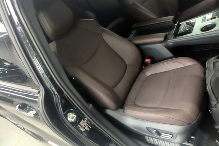 Used Toyota Granvia 2026 Model 2.5L Hybrid Prestige PLUS Four-Wheel Drive Edition Right Front Seat