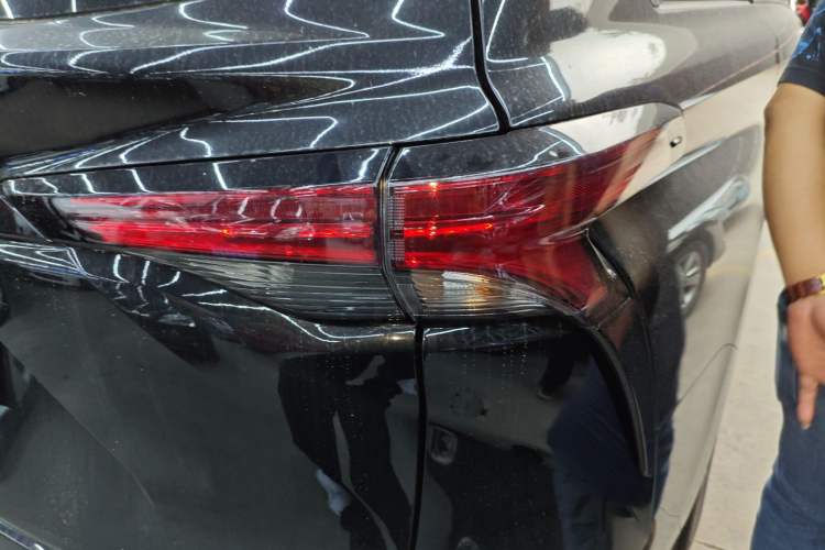 Used Toyota Granvia 2026 Model 2.5L Hybrid Prestige PLUS Edition Right Rear Taillight