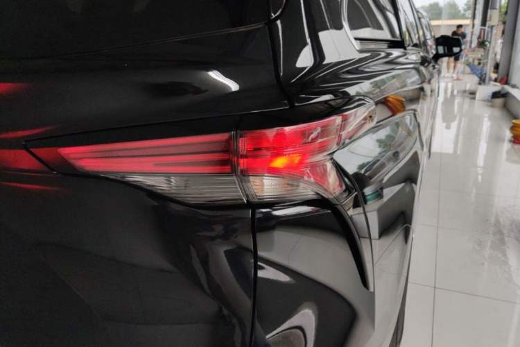 Used Toyota Granvia 2026 Model 2.5L Hybrid Comfort Edition Right Rear Taillight