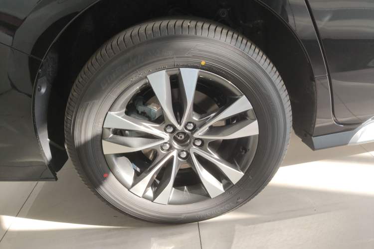 Used Toyota Granvia 2026 Model 2.5L Hybrid Prestige PLUS Four-Wheel Drive Edition Right Rear Wheel Hub