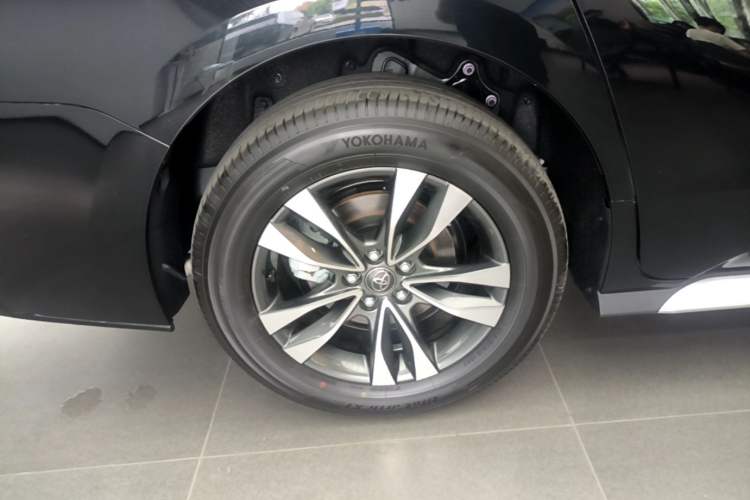 Used Toyota Granvia 2026 Model 2.5L Hybrid Prestige PLUS Four-Wheel Drive Edition Right Rear Wheel Hub