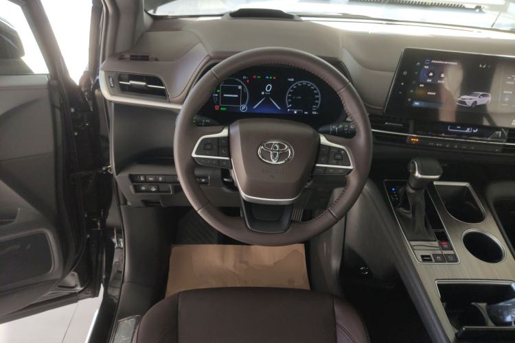 Used Toyota Granvia 2026 Model 2.5L Hybrid Prestige PLUS Four-Wheel Drive Edition Steering Wheel