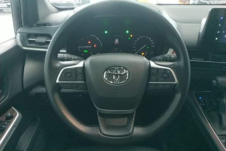Used Toyota Granvia 2026 Model 2.5L Hybrid Comfort Edition Steering Wheel