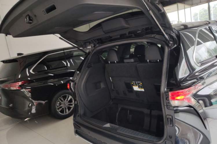 Used Toyota Granvia 2026 Model 2.5L Hybrid Comfort Edition Trunk