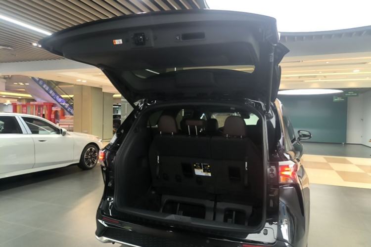 Used Toyota Granvia 2026 Model 2.5L Hybrid Prestige PLUS Four-Wheel Drive Edition Trunk