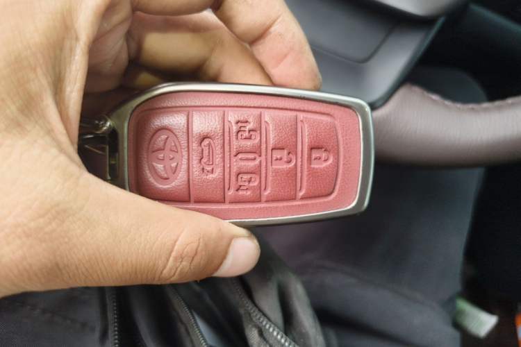 Used Toyota Granvia 2026 Model 2.5L Hybrid Prestige MAX Four-Wheel Drive Edition Vehicle Key