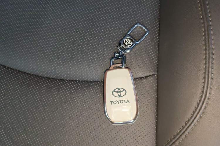 Used Toyota Granvia 2026 Model 2.5L Hybrid Prestige PLUS Edition Vehicle Key