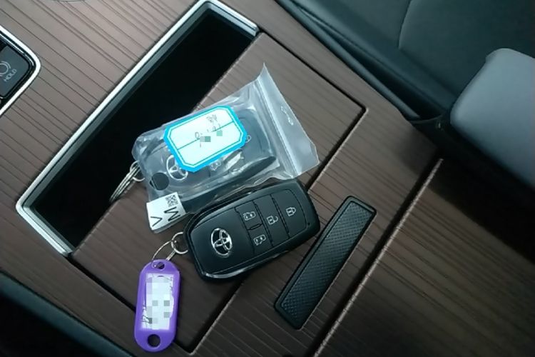 Used Toyota Granvia 2026 Model 2.5L Hybrid Comfort Edition Vehicle Key