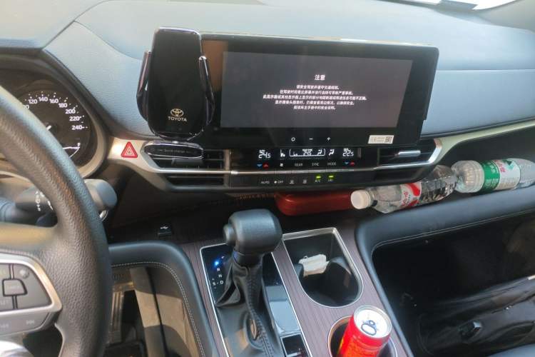 Used Toyota Granvia 2026 Model 2.5L Hybrid Comfort Edition Audio And AC Panel