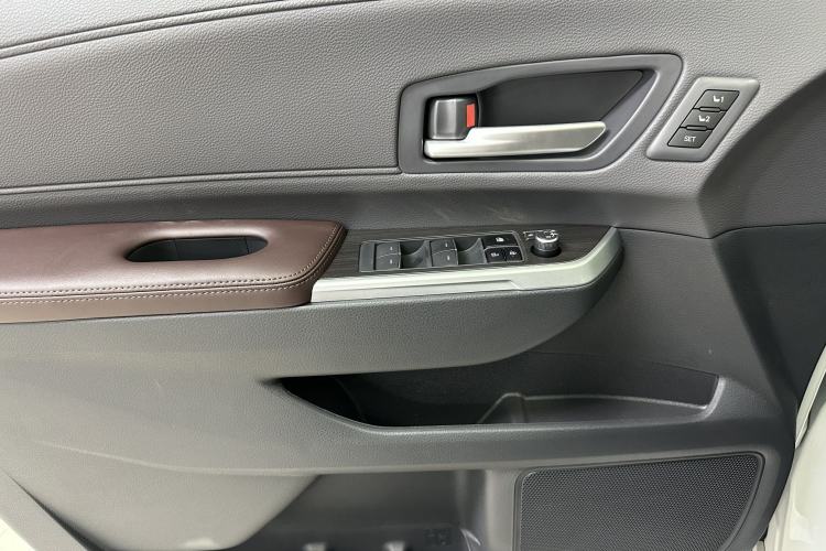 Used Toyota Granvia 2026 Model 2.5L Hybrid Prestige PLUS Four-Wheel Drive Edition Audio And AC Panel