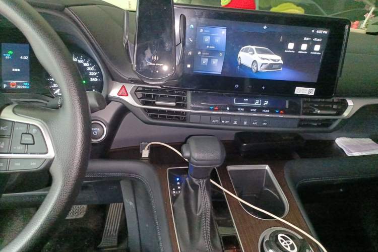 Used Toyota Granvia 2026 Model 2.5L Hybrid Comfort Edition Audio And AC Panel