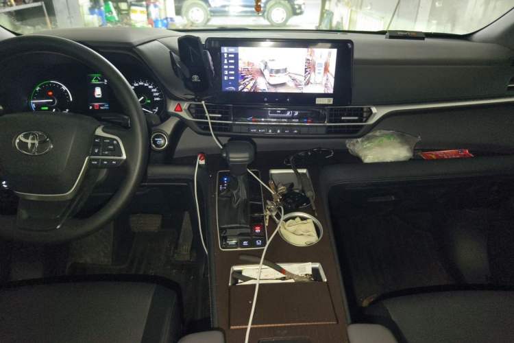 Used Toyota Granvia 2026 Model 2.5L Hybrid Comfort Edition Audio And AC Panel