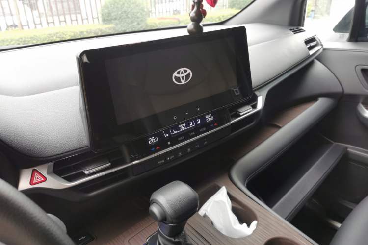 Used Toyota Granvia 2026 Model 2.5L Hybrid Luxury Edition Audio And AC Panel