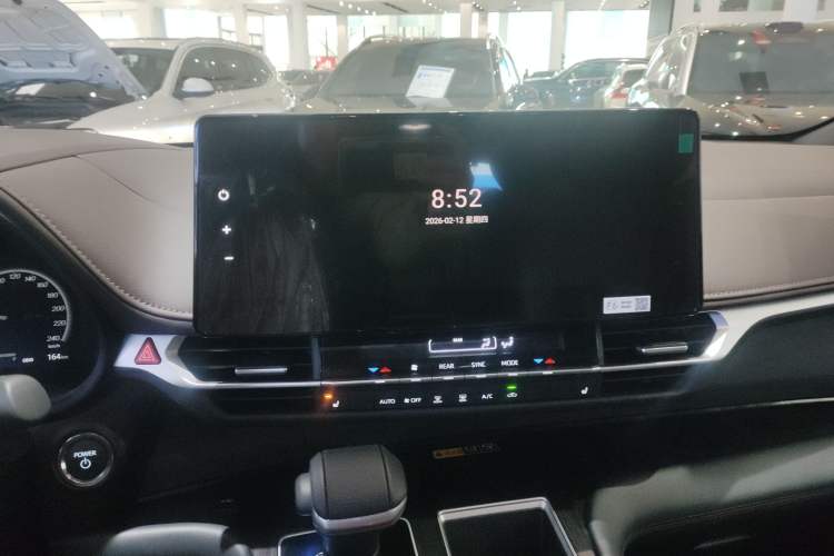 Used Toyota Granvia 2026 Model 2.5L Hybrid Prestige PLUS Four-Wheel Drive Edition Audio And AC Panel