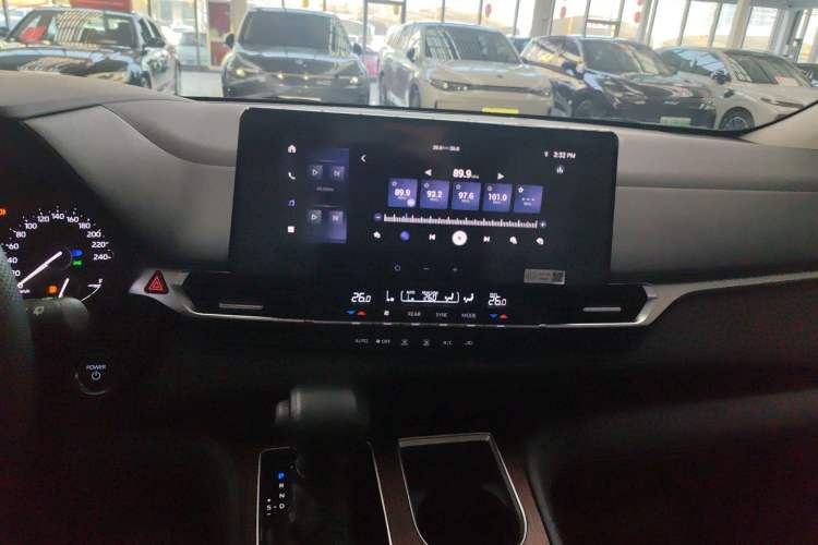 Used Toyota Granvia 2026 Model 2.5L Hybrid Comfort Edition Audio And AC Panel