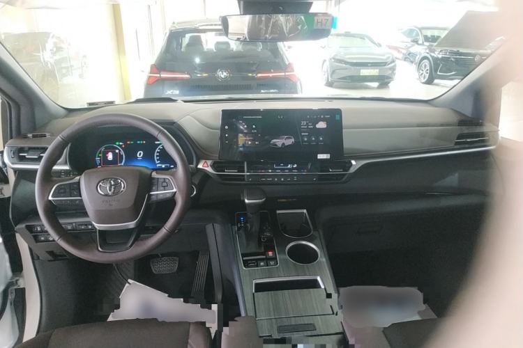 Used Toyota Granvia 2026 Model 2.5L Hybrid Prestige PLUS Four-Wheel Drive Edition Center Console
