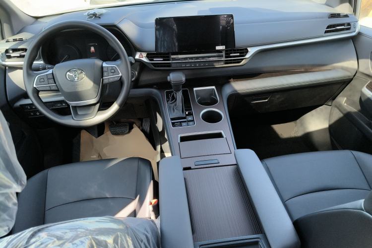 Used Toyota Granvia 2026 Model 2.5L Hybrid Comfort Edition Center Console