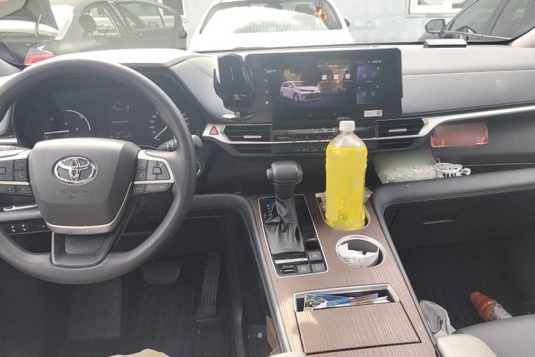 Used Toyota Granvia 2026 Model 2.5L Hybrid Comfort Edition Center Console