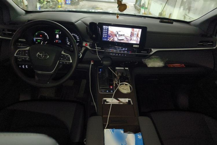 Used Toyota Granvia 2026 Model 2.5L Hybrid Comfort Edition Center Console
