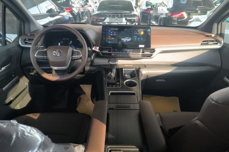 Used Toyota Granvia 2026 Model 2.5L Hybrid Prestige PLUS Four-Wheel Drive Edition Center Console