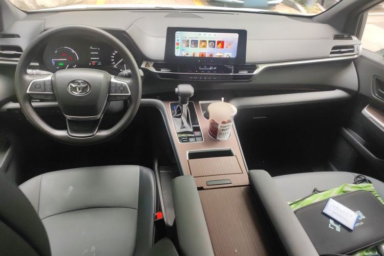 Used Toyota Granvia 2026 Model 2.5L Hybrid Comfort Edition Center Console