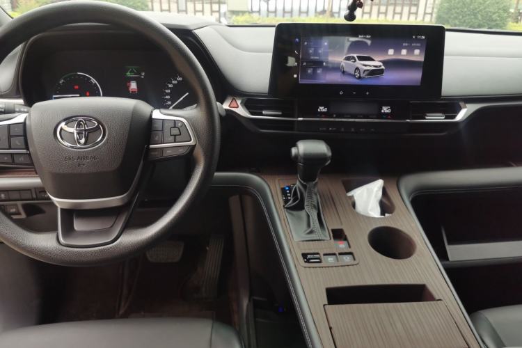 Used Toyota Granvia 2026 Model 2.5L Hybrid Luxury Edition Center Console