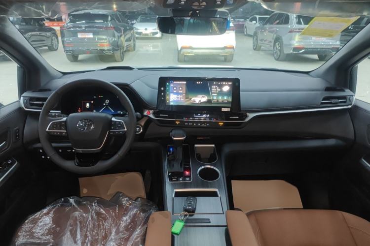 Used Toyota Granvia 2026 Model 2.5L Hybrid Prestige ULTRA Edition Center Console