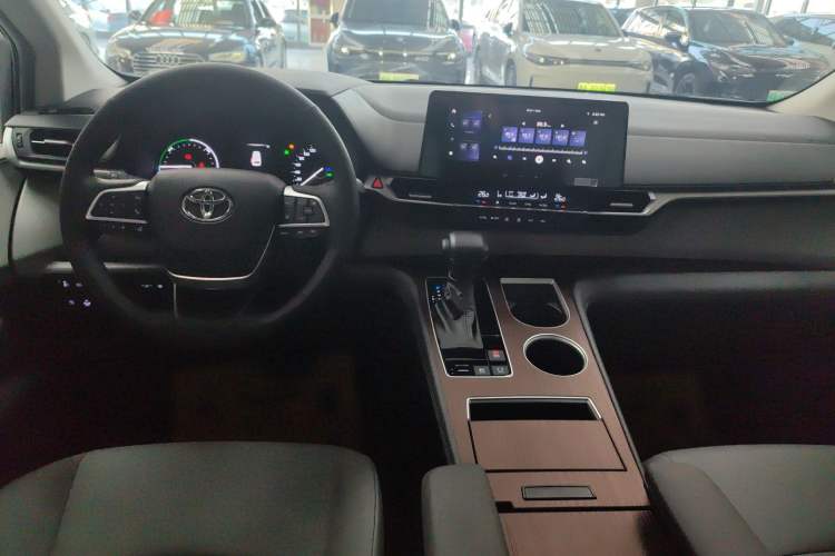 Used Toyota Granvia 2026 Model 2.5L Hybrid Comfort Edition Center Console
