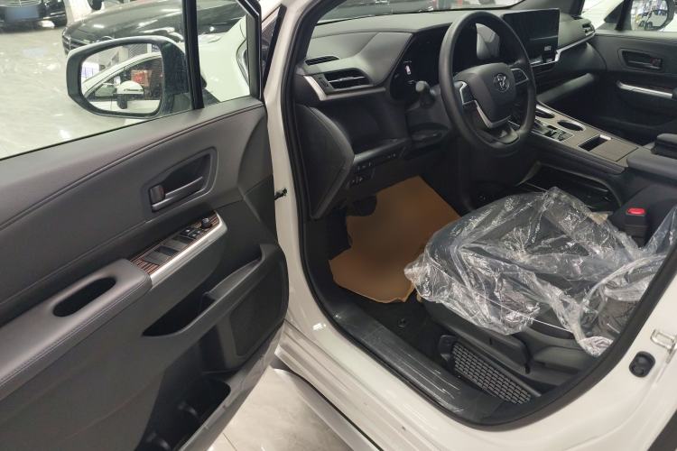 Used Toyota Granvia 2026 Model 2.5L Hybrid Comfort Edition Driver Seat
