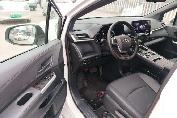 Used Toyota Granvia 2026 Model 2.5L Hybrid Comfort Edition Driver Seat